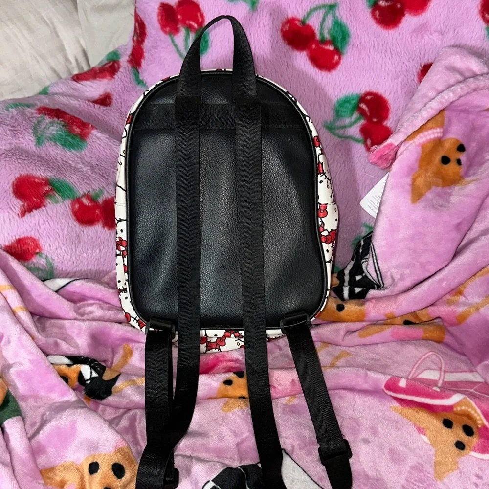Hello Kitty Mini Backpack - Picture 2 of 5
